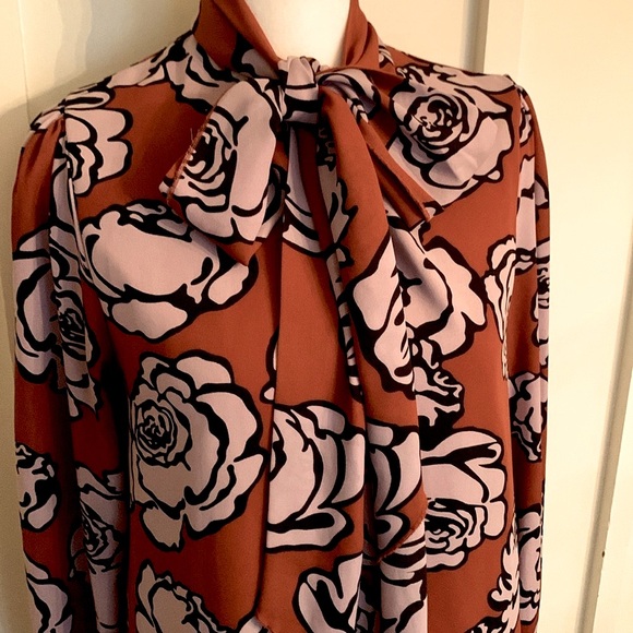 Who What Wear Floral Tie Neck Dress - Picture 4 of 10